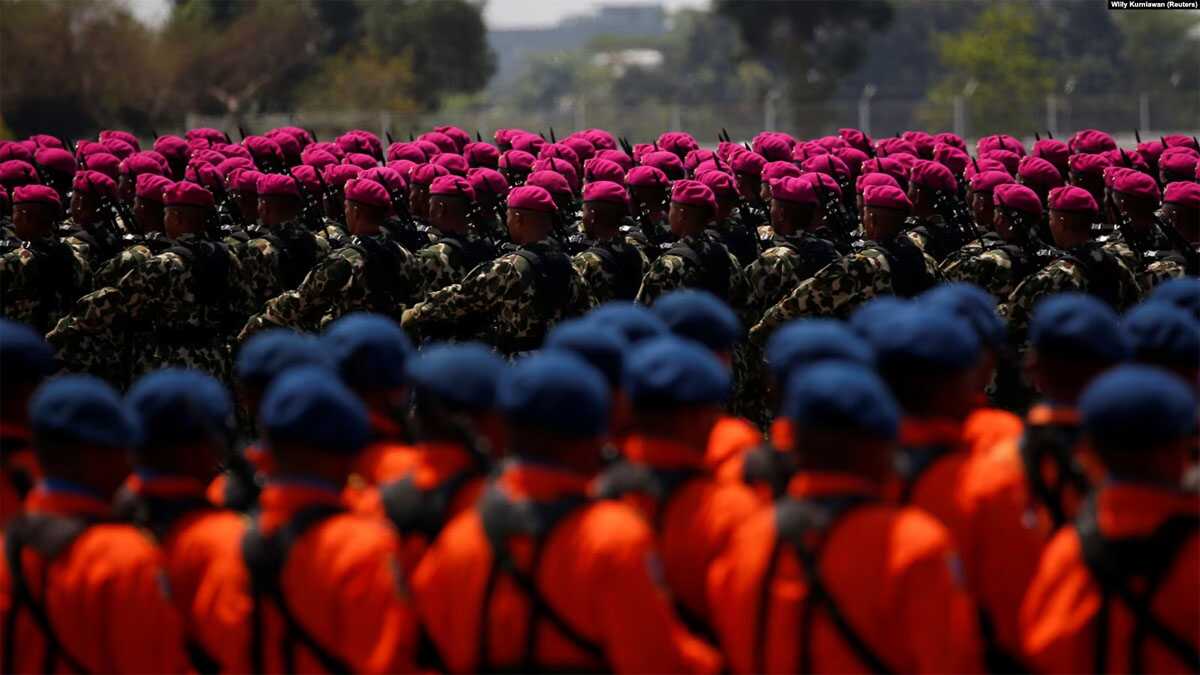 hut tni di lanud halim TNI berbaris saat mengikuti perayaan hari TNI ke-74 di Lanud Halim Perdanakusuma, Jakarta, 5 Oktober 2019. (Foto: REUTERS/Willy Kurniawan)