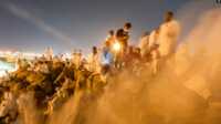 jemaah haji berkumpul di arafah Jemaah haji berkumpul di Arafah, dekat kota suci Mekah, Arab Saudi, 15 Juni 2024. (Foto: AP)