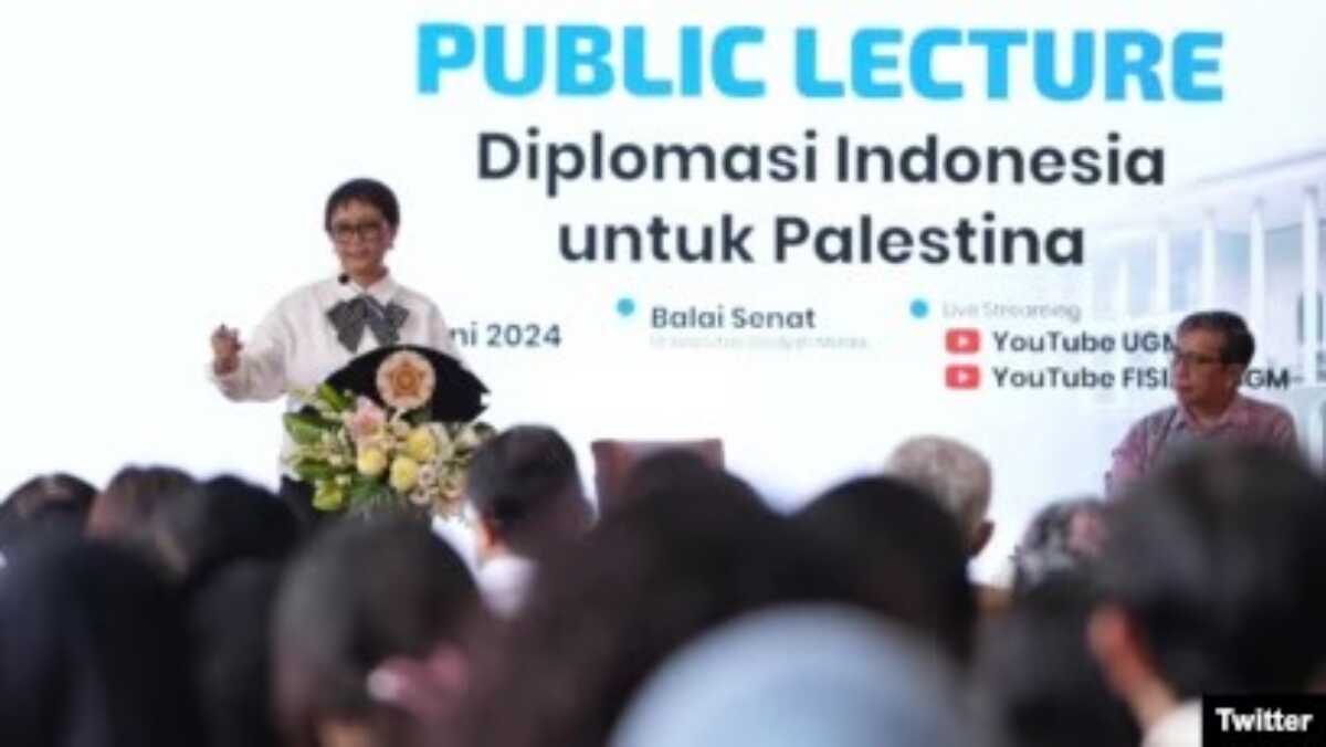 Menlu RI Retno Marsudi menyampaikan kuliah umum “All Eyes on Rafah” di Balai Senat UGM, Yogyakarta Senin, 3 Juni 2024 (Akun X @Menlu_RI).