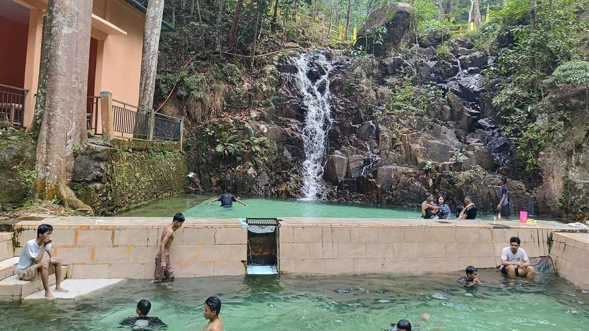Air terjun di Desa Pongkar, Kecamatan Tebing, Kabupaten Karimun, Kepulauan Riau (jurnalterkini.id/yogi)