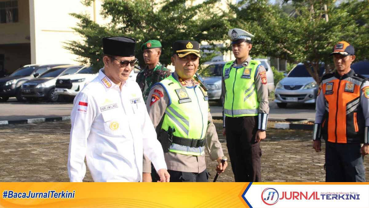 Bupati Kabupaten Penukal Abab Lematang Ilir (PALI) Heri Amalindo menghadiri Apel Gelar Pasukan dalam rangka Operasi Ketupat Musi 2024, Rabu (3/04/2024). (JurnalTerkini.id/alam budi kesuma)