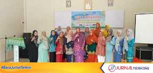 Puluhan ibu yang ada di Kecamatan Tembilahan, Kabupaten Indragiri Hilir (Inhil) mengikuti kegiatan pemberdayaan masyarakat melalui DASHAT (Dapur Sehat Atasi Stunting) dan demo masak makanan bergizi, Kamis (27/06/24). (JurnalTerkini.id/Abdullah)