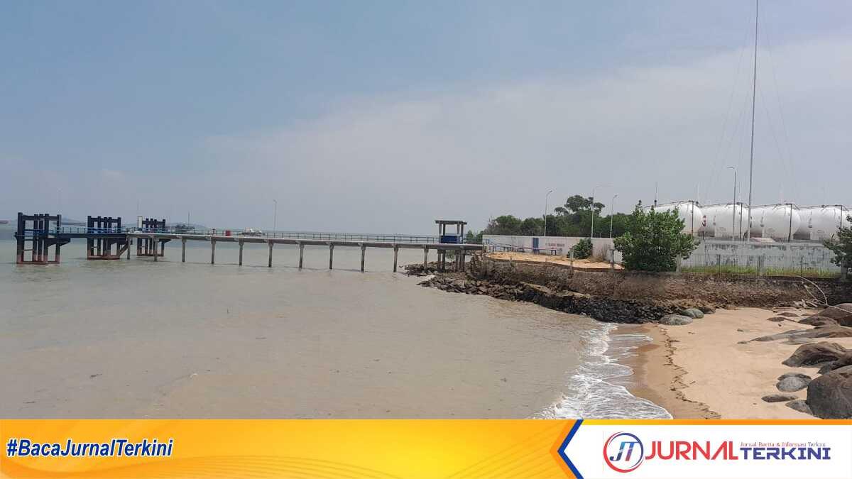 Dermaga bongkar muat curah kering/cair dan Stasiun Penimbunan Elpiji Khusus PT Palugada Karimun Sejahtera di area pelabuhan kargo dan roro Parit Rempak, Kecamatan Meral, Kabupaten Karimun. (jurnalterkini.id/jansen)