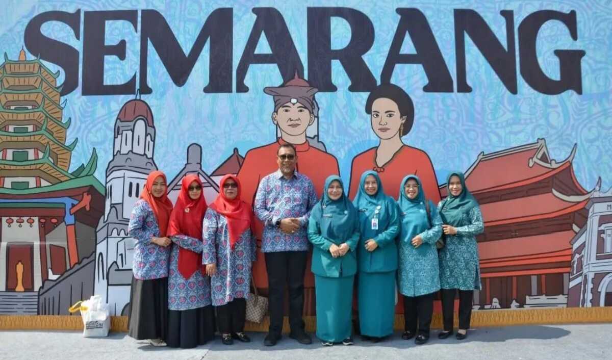 Foto bersama di sela kegiatan puncak Hari Keluarga Nasional (Harganas) ke-31 di Lapangan Pancasila Kota Semarang, Jawa Tengah, Sabtu (29/06/2024). (Foto: Dinkes Inhil)
