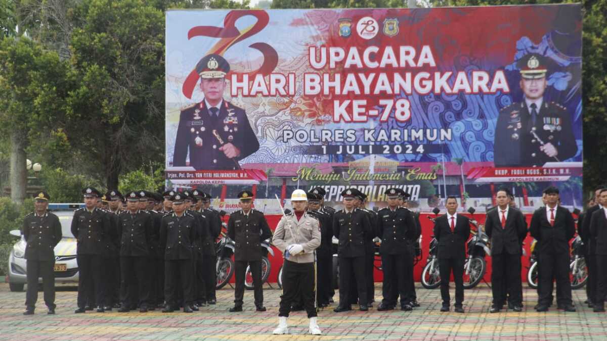 Upacara Hari Bhayangkara ke-78 di Kantor Bupati Karimun, Senin (1/7/2024). (JurnalTerkini.id/edy kencana)