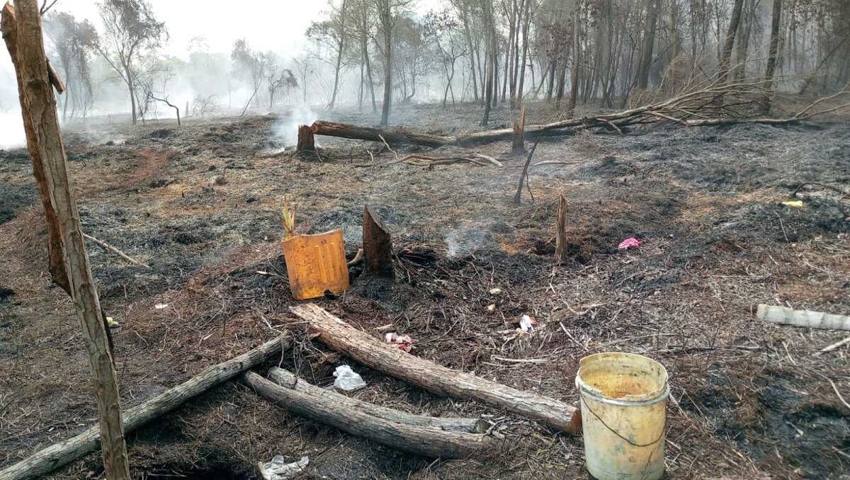 Sekitar satu hektare lahan di Kelurahan Sawang, Kecamatan Kundur Barat, Kabupaten Karimun terbakar pada Senin (22/7/2024) siang. (foto: Polsek Kuba)