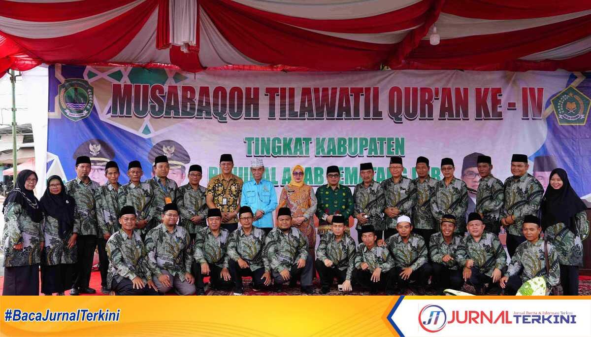 Foto bersama usai acara pembukaan Musabaqah Tilawatil Quran (MTQ) 2024 Kabupaten Penukal Abab Lematang Ilir (PALI) di halaman Masjid Syuhada, Kelurahan Handayani Mulia, Kecamatan Talang Ubi, Rabu, (6/3/2024). (jurnalterkini.id/alam budi kesuma)