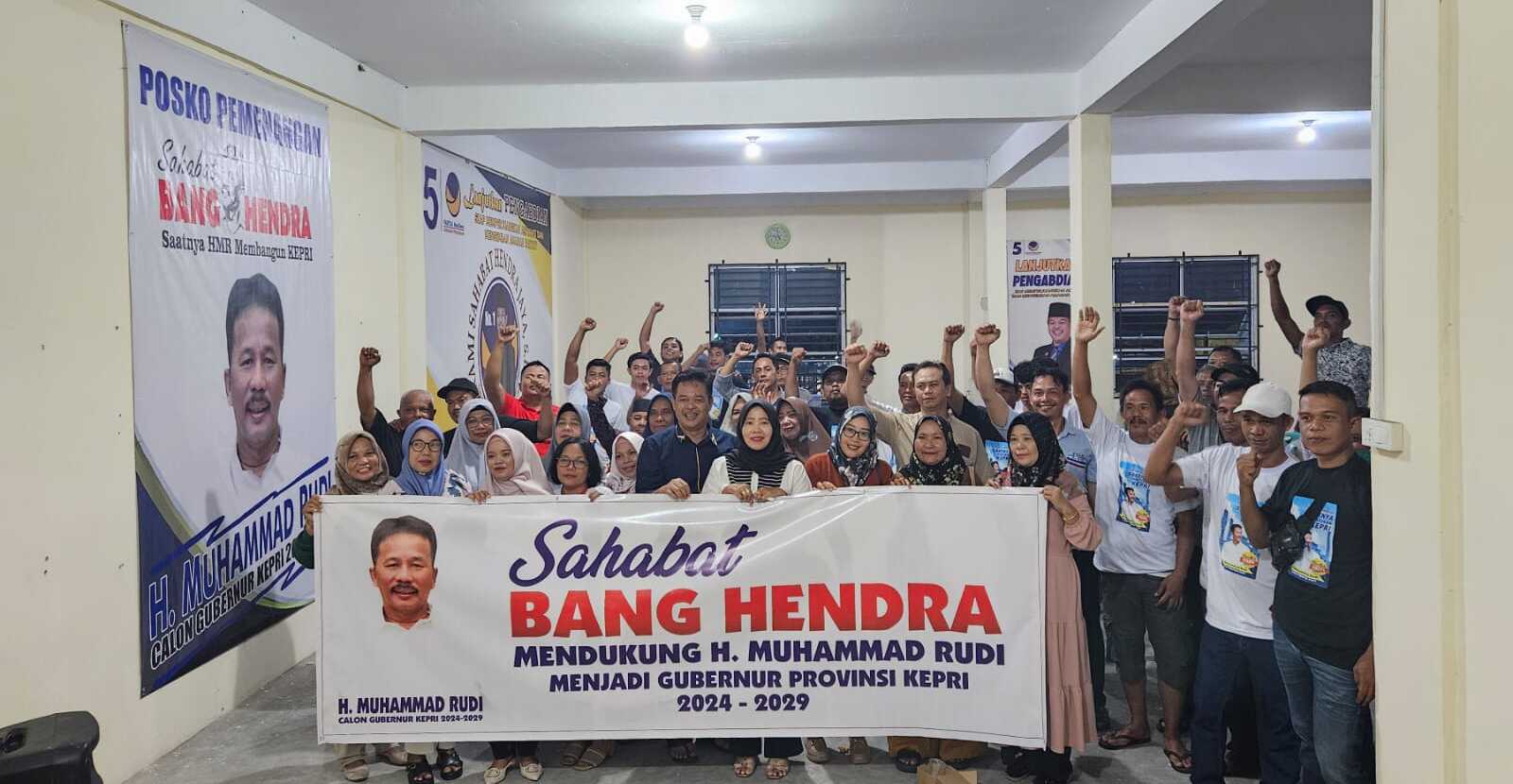 sahabat Hendra Jaya dukung rudi Sahabat Bang Hendra Jaya berpose usai menyatakan dukungan kepada H Muhammad Rudi sebagai Gubernur Kepri di Tanjungpinang, Jumat (5/7/2024). (Dokumentasi pribadi)