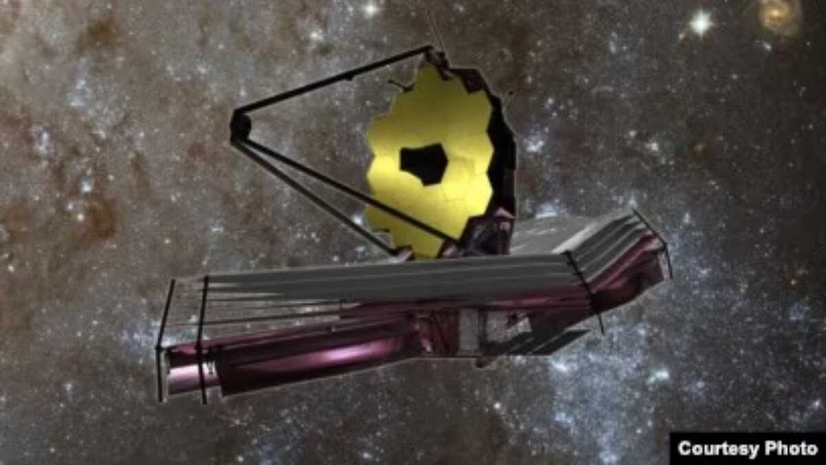 teleskop james webb Teleskop Ruang Angkasa James Webb (JWST) dengan cermin berukuran lima kali lebih besar daripada Hubble, digunakan untuk melacak planet mirip Jupiter yang berada di luar tata surya kita. (NASA/JWST)
