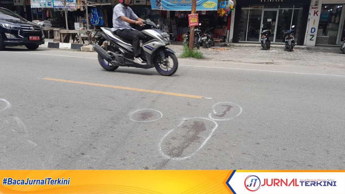 tkp kecelakaan maut di jl a yani karimun TKP kecelakaan maut di Jl A Yani, Tanjung Balai Karimun,, tepatnya di depan Rumah Makan Mak Datuk, satu pengendara tewas. (jurnalterkini.id/jansen)