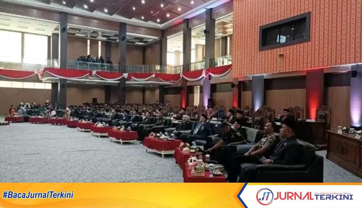 Dewan Perwakilan Rakyat Daerah (DPRD) Kota Lubuklinggau menggelar rapat paripurna Istimewa dengan agenda mendengarkan pidato kenegaraan Presiden Republik Indonesia dalam rangka HUT ke-79 Kemerdekaan Republik Indonesia di ruang rapat paripurna DPRD Kota Lubuklinggau, Jumat (16/08/2024). (JurnalTerkini.id/alam budi kesuma)