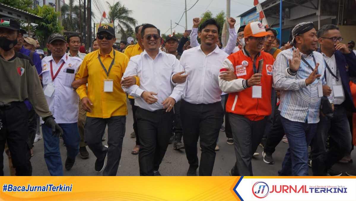 Pasangan Faruq-Ashim saat menuju ke kantor KPU dikawal Tim Pemenangan, Kamis (29/08/2024). (JurnalTerkini.id/Supriyadi)