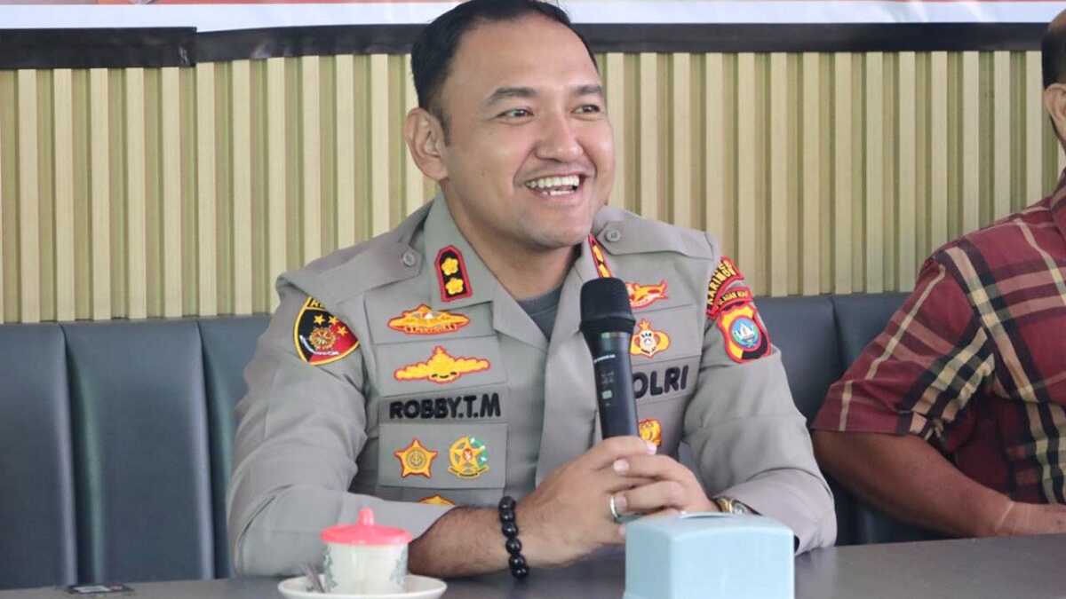 Kapolres Karimun AKBP Robby Topan Manusiwa (foto: humaspolreskarimun)