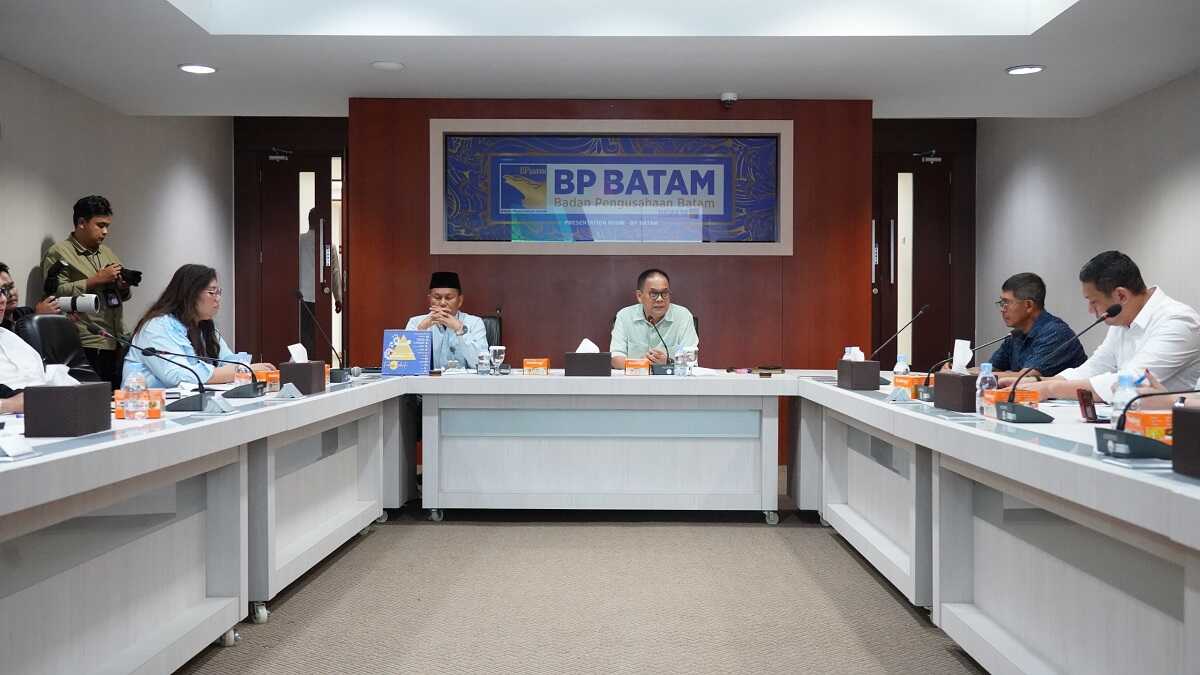 bahas rempang eco-city Badan Pengusahaan (BP) Batam bersama Pemerintah Kota Batam menggelar rapat koordinasi terkait progres pembangunan Rempang Eco-City, Jumat (9/8/2024). (foto: humas bp batam)