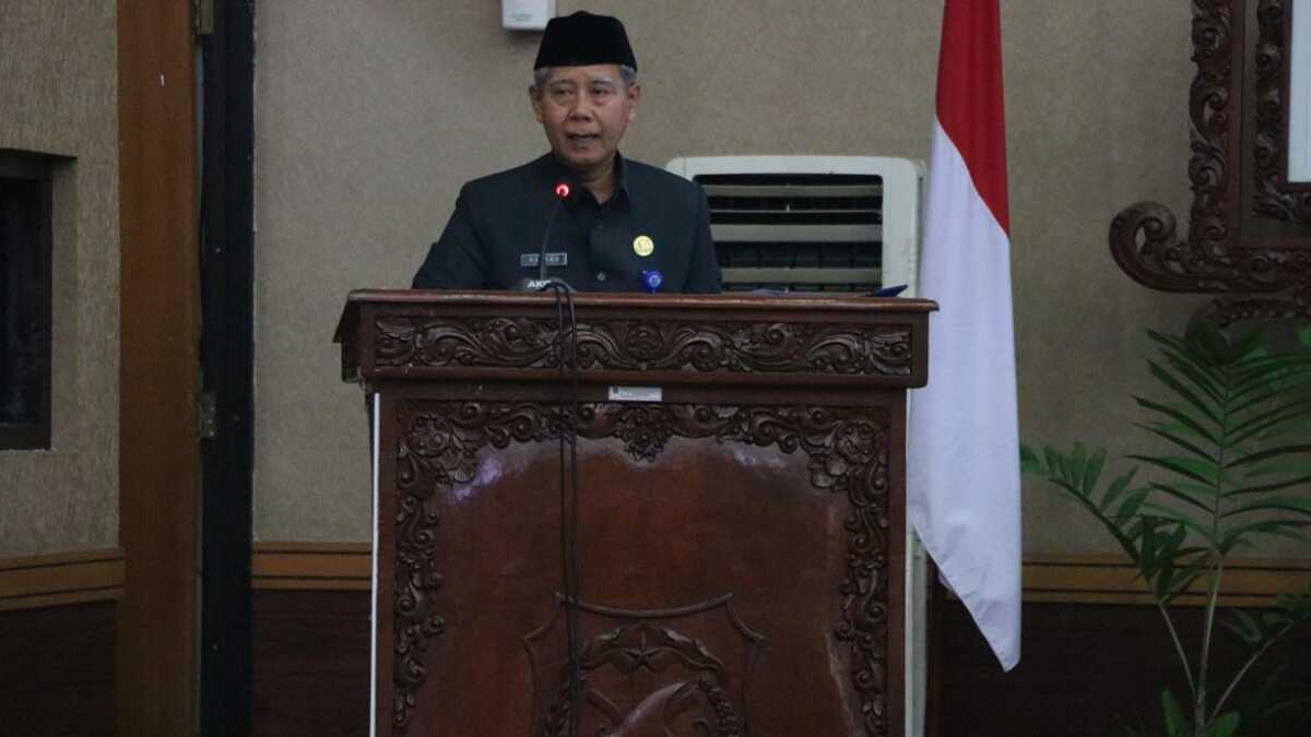 Pj. Walikota Tegal Dadang Somantri saat memberikan sambutan di rapat paripurna, Rabu (21/04/2024). (Foto: Humas Pemkot Tegal)