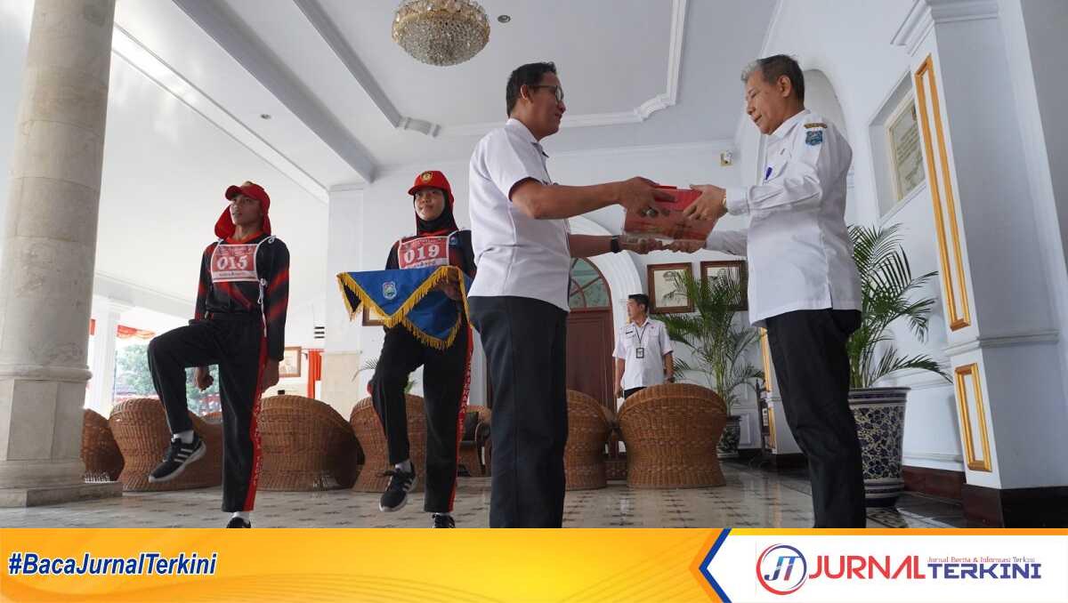 Pj Walikota Tegal Terima Bendera Pusaka, Di Rumah Dinas Walikota Tegal Rabu 07/08/2024 (Foto: Supriyadi-JurnalTerkini.id)