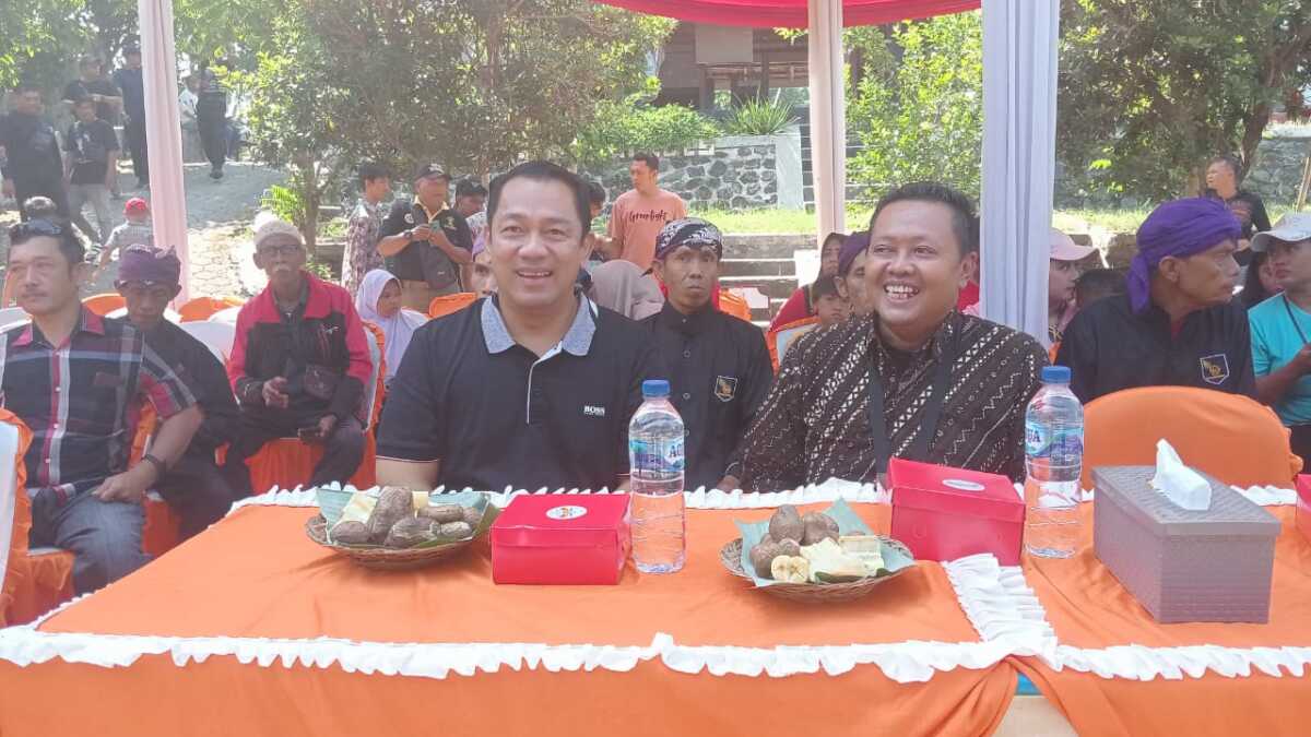 Hendrar Prihadi didampingi Rosa Mulya Aji di acara silaturahmi bersama Budayawan Tegal (Foto: JurnalTerkini.id - Supriyadi)