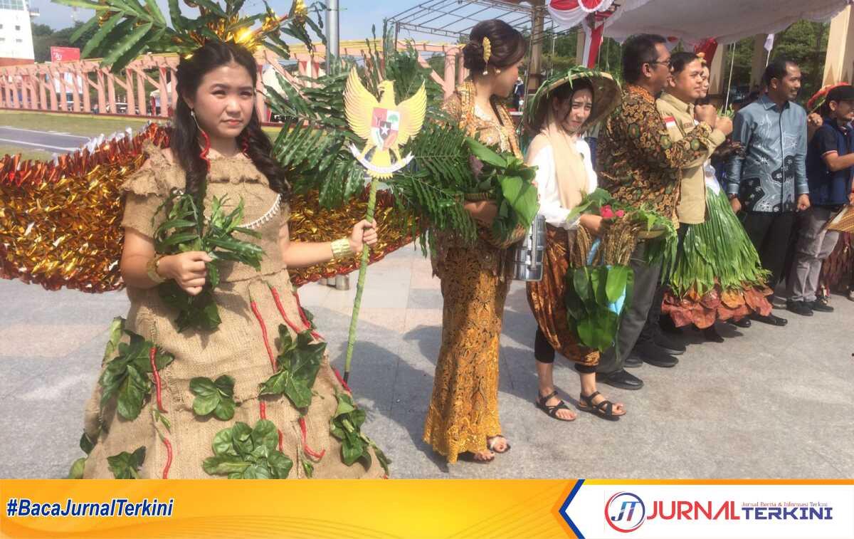 Karnaval menyambut Hari Tani Nasional di Coastal Area, Tanjung Balai Karimun, Kabupaten Karimun, Kepulauan Riau, Kamis (22/8/2024). (JurnalTerkini.id/yogi)