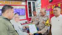 Ketua DPC PKB Karimun Nyimas Novi Ujiani bersama beberapa pengurus, Rabu (7/8/2024) menyampaikan pengaduan ke Polres Karimun terkait dugaan pencemaran nama baik oleh Lukman Edy. (jurnalterkini.id/edy kencana)
