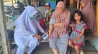 PKM Sungai Piring mengunjungi rumah ibu hamil risiko tinggi, sekaligus kunjungan P4K ibu hamil, Selasa (30/07/2024). (JurnalTerkini.id/Abdullah)