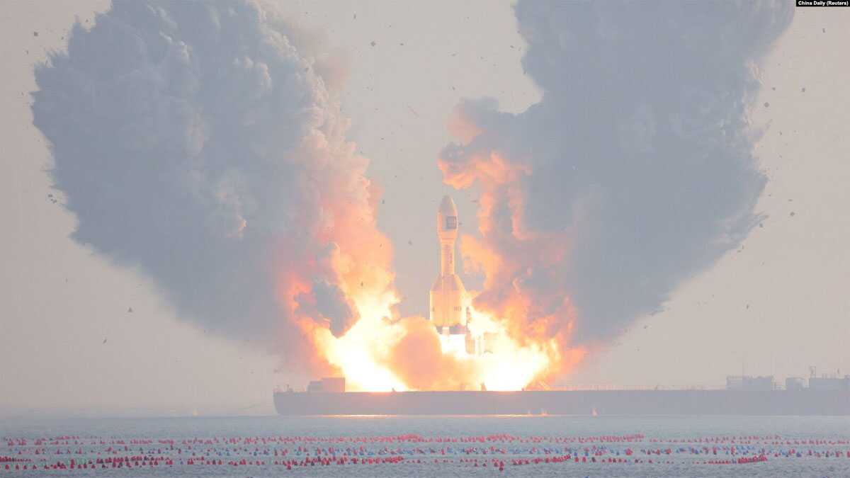 roket gravity-1 tiongkok Roket Gravity-1, yang dikembangkan oleh perusahaan Tiongkok Orienspace, diluncurkan dari sebuah kapal di lepas pantai Haiyang, Provinsi Shandong, Tiongkok, 11 Januari 2024, sebagai ilustrasi. (Foto: Tiongkok Daily via REUTERS)