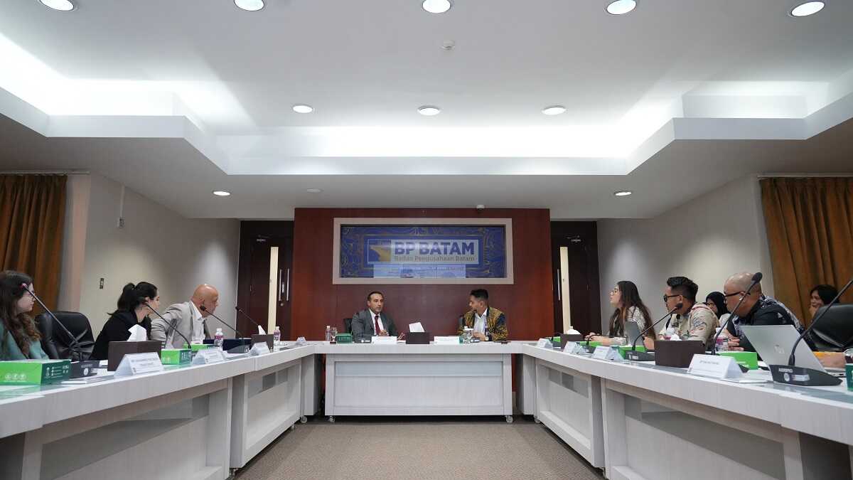 Direktur Lalu Lintas Barang dan Penanaman Modal BP Batam, Surya Kurniawan Suhairi menggelar pembicaraan dengan rombongan Kementerian Perdagangan Republik Turki, di Marketing Centre BP Batam, Selasa (20/8/2024). (foto: humasbpbatam)