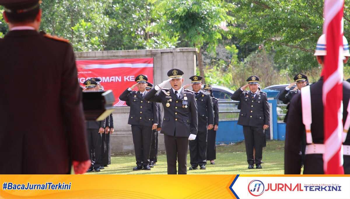 Kepala Kantor Imigrasi Kelas II TPI Tanjung Balai Karimun Zulmanur Arif mengikuti upacara Hari Pengayoman ke-79 di Kantor Wilayah Kementerian Hukum dan HAM Kepulauan Riau di Tanjungpinang, Senin (19/8/2024). (foto: imigrasikarimun)