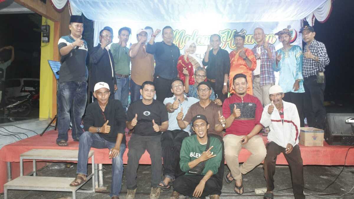 Foto bersama beberapa pengurus dan anggota IKM Karimun bersama tim saluang dan rabab Dagang Pasisie. (JurnalTerkini.id/edy kencana)