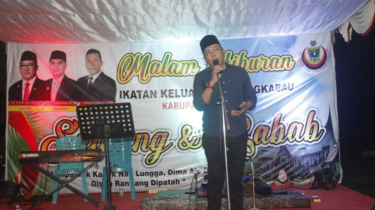 Ketua DPD IKM Karimun Defanan Syam memberikan kata sambutan. (JurnalTerkini.id/edy kencana)