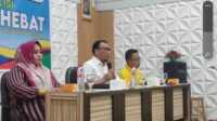 Pasangan Calon Bupati/Wakil Bupati Indragiri Hilir H Herman- Yuliantini mendeklarasikan tim pemenangan pada Pilkada 2024, di salah satu hotel di Tembilahan, Senin (2/9/2924). (JurnalTerkini.id/Abdullah)