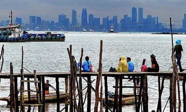 harga tiket ferry Batam Singapura Gedung-gedung tinggi di Singapura tampak dari Kota Batam (foto: dokumentasi pribadi)