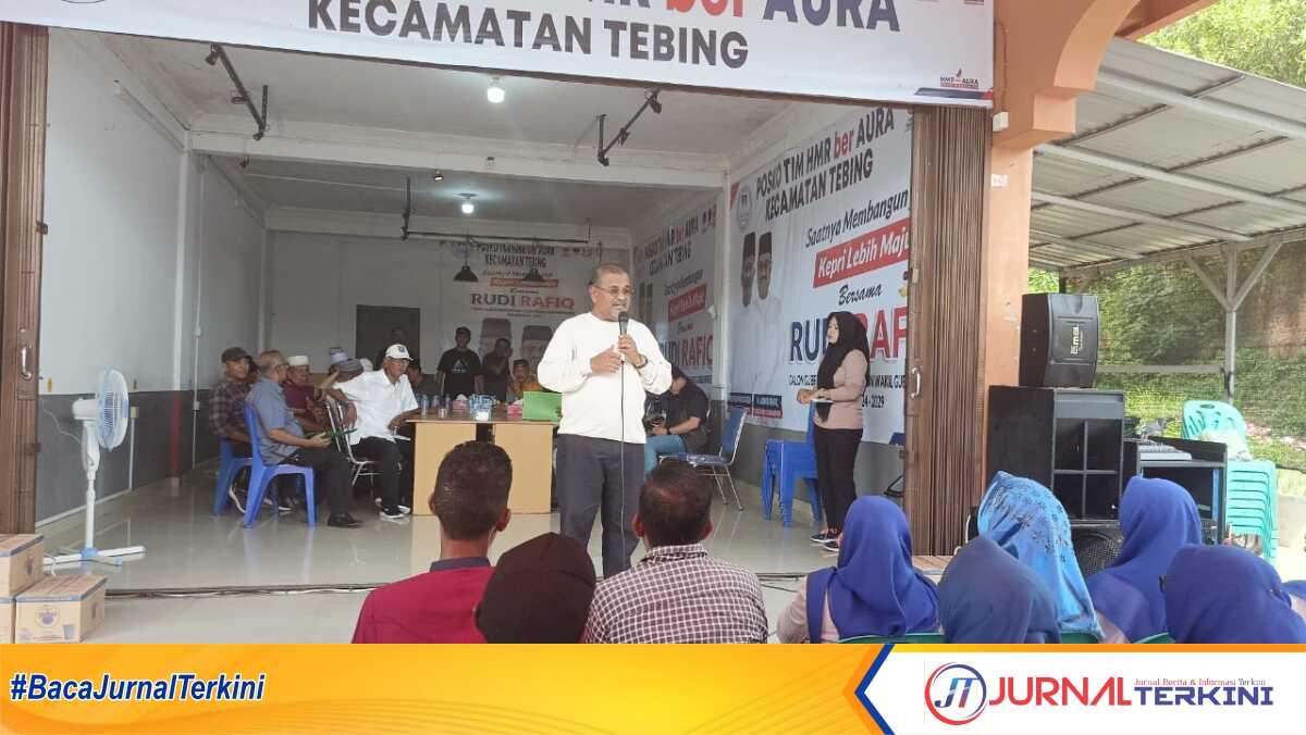 Calon Wakil Gubernur Kepri Aunur Rafiq bersilaturahmi bersama pedagang serta masyarakat Pasar Teluk Uma di Teluk Uma Kecamatan Tebing, Kabupaten Karimun, Jumat (27/09/2024). (JurnalTerkini.id/edy kencana)