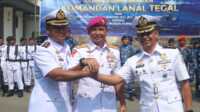 sertijab Danlanal kota Tegal Brigjen. Joni Sulistiawan, Letkol. Adi Surono, Letkol. Rizki Purnama Putra, Saat Setah terima Jabatan di Markas Lanal Kota Tegal, Jumat 27/09/2024 (Foto: Humas Pemkot Tegal)