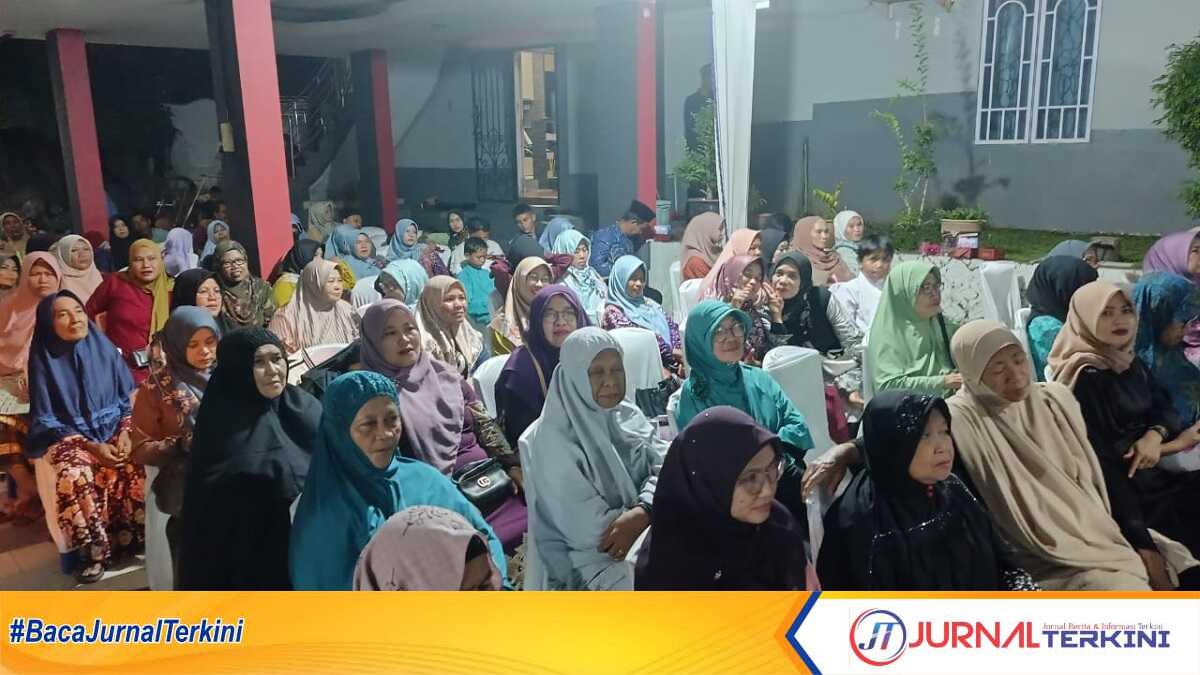 Warga menghadiri acara syukuran dan peringatan Maulid Nabis Muhammad SAW yang digelar Abdul Manaf, anggota DPRD Karimun. (JurnalTerkini.id/edy kencana)