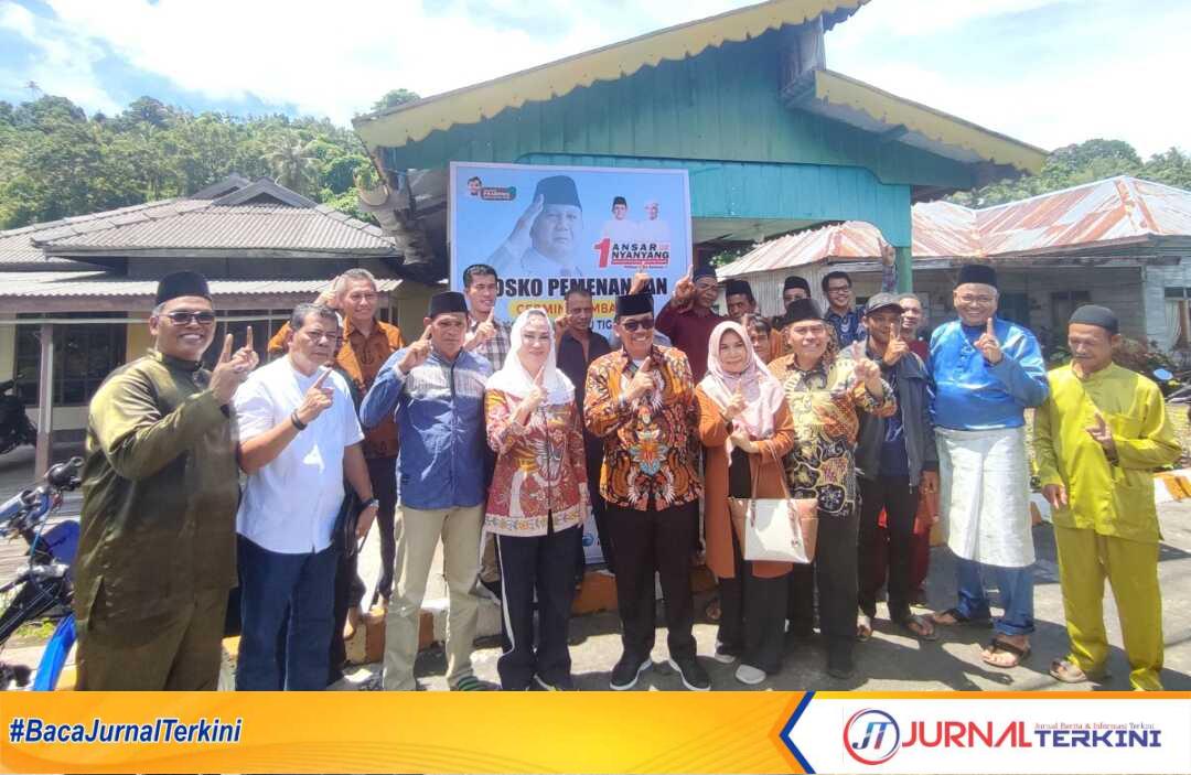 Pasangan calon Bupati dan Wakil Bupati Natuna nomor urut 1, Cen Sui Lan dan Jarmin Sidik (Cermin) meninjau Posko Pemenangan Cermin, di Kecamatan Pulau Tiga Barat, Kamis (3/10/2024). (foto: dokumentasi pribadi)