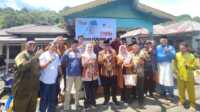 Pasangan calon Bupati dan Wakil Bupati Natuna nomor urut 1, Cen Sui Lan dan Jarmin Sidik (Cermin) meninjau Posko Pemenangan Cermin, di Kecamatan Pulau Tiga Barat, Kamis (3/10/2024). (foto: dokumentasi pribadi)