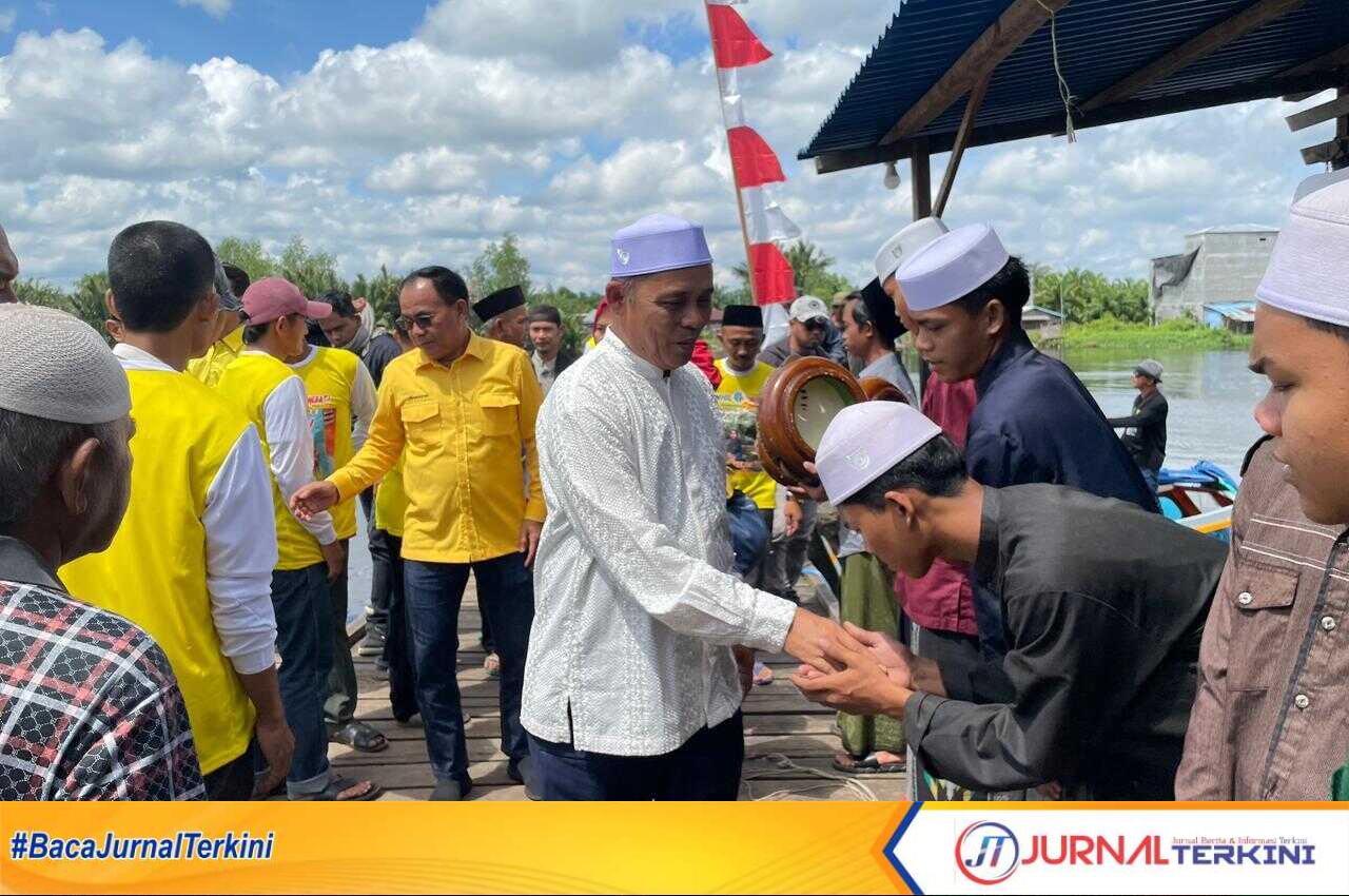 IMG-20241011-WA0008 Haji Herman disambut Kader Golkar Desa Lubuk Kempas, Jumat (11/10/2024). (JurnalTerkini.id/abdullah)