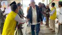 IMG-20241011-WA0035 Calon Bupati Indragiri Hilir (Inhil) H Herman tiba untuk berkampanye di Dusun Teluk Lanjut, Desa Beringin Jaya, Kecamatan Pelangiran, Jumat (11/10/2024). (JurnalTerkini.id/abdullah)
