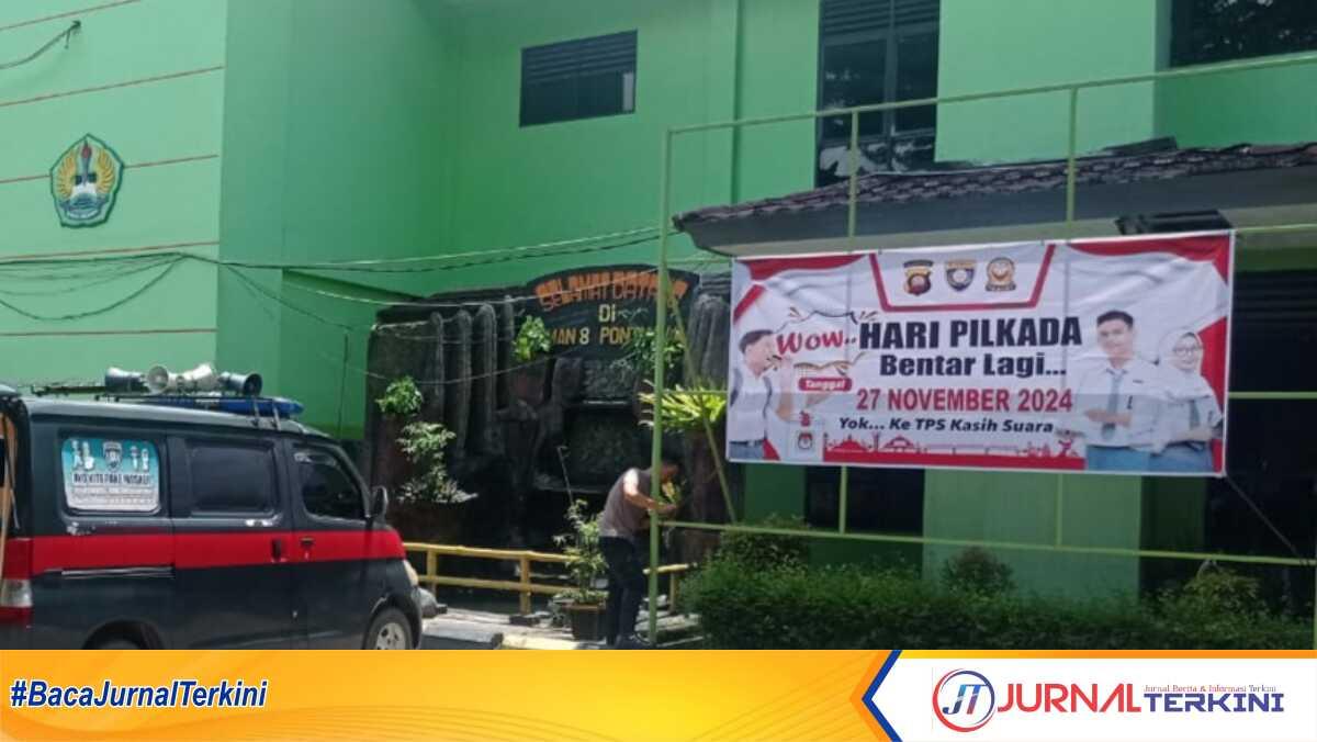 Subsatgas OMP memasang spanduk So Pilkada Damai menyasar generasi muda di sekolah-sekolah di Pontianak, Minggu (20/10/2024). (Dokumentasi pribadi)
