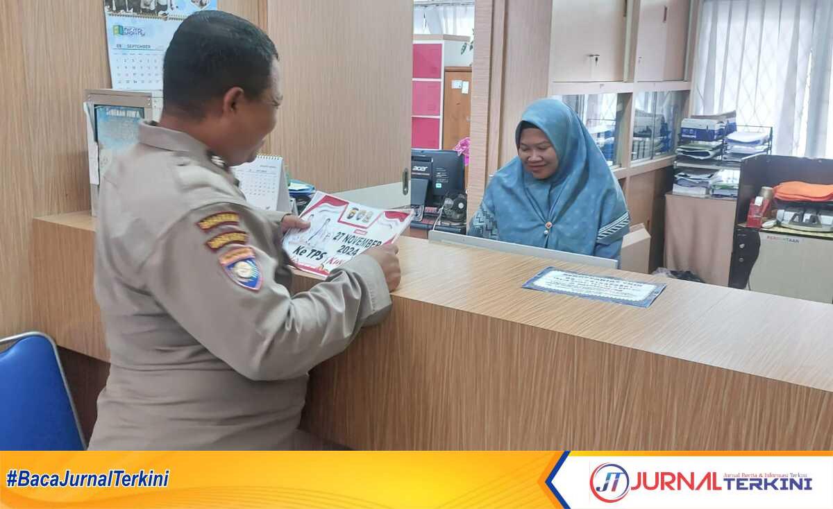 AKBP Oon Sudarman bersama tim Subsatgas OMP Sosialisasi Pilkada Damai menyasar generasi muda di sekolah-sekolah di Pontianak, Minggu (20/10/2024). (Dokumentasi pribadi)