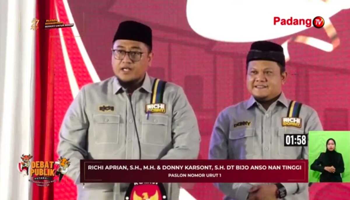 debat pilkada tanah tadar Tangkapan layar tayangan langsung debat perdana Pilkada Kabupaten Tanah Datar pada Sabtu (26/10/2024) malam.