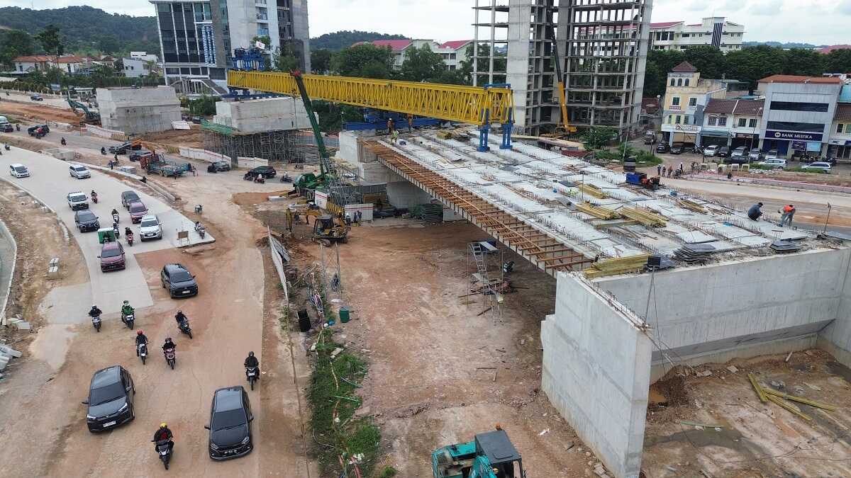 Jembatan layang atau fly over Sei Ladi di Kota Batam akan diresmikan pada Desember mendatang. (foto: humas bp batam)