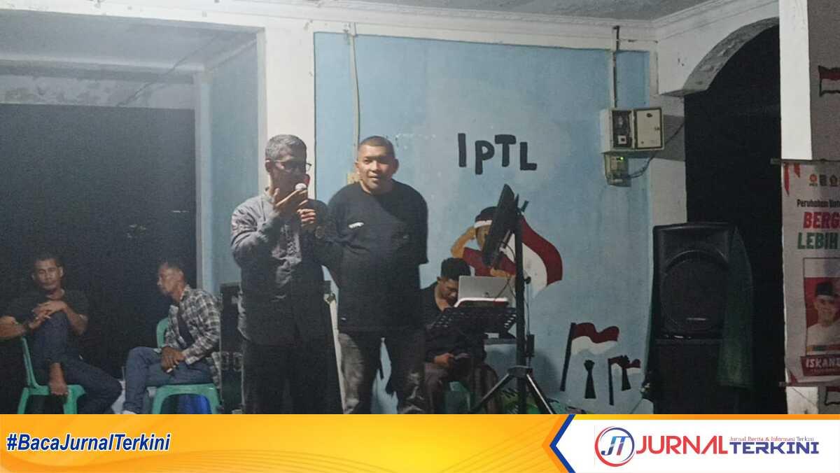 Calon Bupati dan Wakil Bupati Karimun Iskandarsyah-Rocky Marciano Bawole kampanye di Teluk Lekop, Desa Pongkar, Kecamatan Tebing, Kamis (24/10/2024). (JurnalTerkini.id/edy kencana)