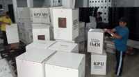 kotak suara pilkada Karimun Petugas mulai merakit kotak suara untuk Pilkada 2024 di gudang logistik Komisi Pemilihan Umum Kabupaten Karimun, Rabu (16/10/2024). (Dokumentasi pribadi)