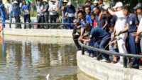 mancing mania bp batam di taman rusa Badan Usaha Fasilitas Lingkungan menggelar Mancing Mania untuk memeriahkan Hari Bakti BP Batam ke-53, di Kolam Pancing Taman Rusa Sekupang, Minggu (27/10/2024). (foto: humas bp batam)