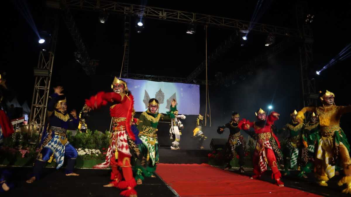 Pertunjukan Pagelaran Pandhita Wanara Agung, Minggu, 14/10/2024 di Taman Rakyat Slawi. (Foto: Kominfo Kabupaten Tegal)