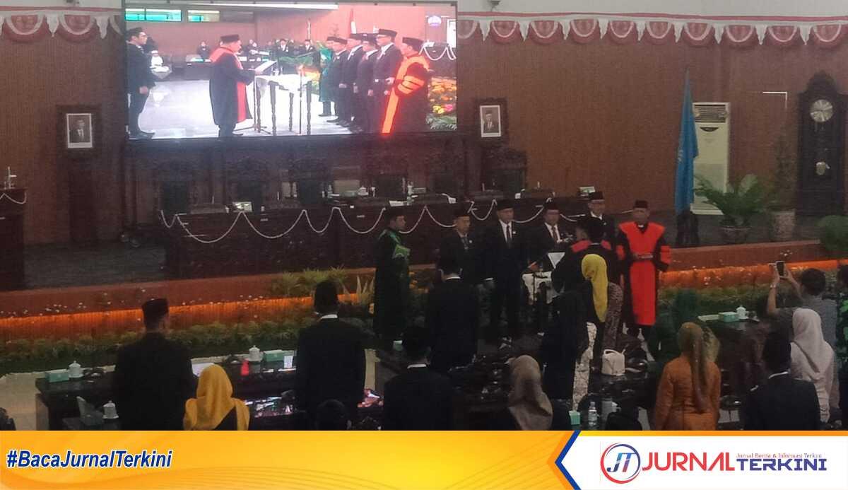 Empat anggota dewan terpilih secara resmi dilantik, Kamis 17/10/2024, di Gedung Paripurna DPRD Kabupaten Tegal. (Foto: Jurnalterki.id/Supriyadi)