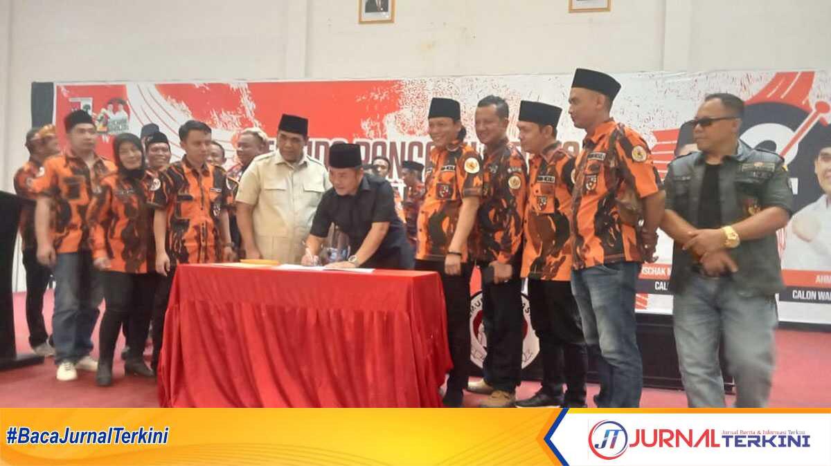 Pemuda Pancasila (PP) Kabupaten Tegal Mendeklarasikan dukungan untuk Paslon Ischak-Kholid, Rabu 02/10/2024 di Lasnur Convention Hall-Slawi (Foto: Jurnalterkini.id/Supriyadi)