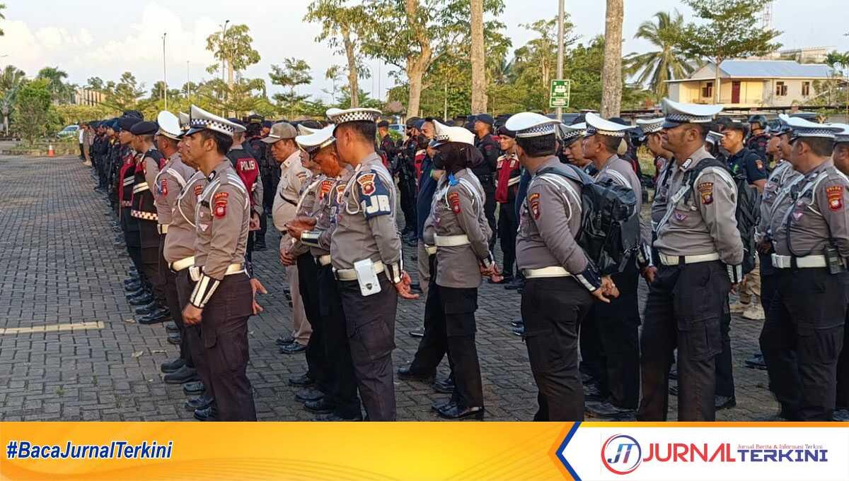 521 Personel Satgas OMP Kapuas 2024 Polda Kalbar mengmankan Debat Publik Paslon Gubernur dan Wakil Gubernur Kalbar di Hotel Qubu Resort, Jalan Alteri Supadio Kubu Raya, Rabu (23/10/2024). (Foto: Bidhumas Polda Kalbar)