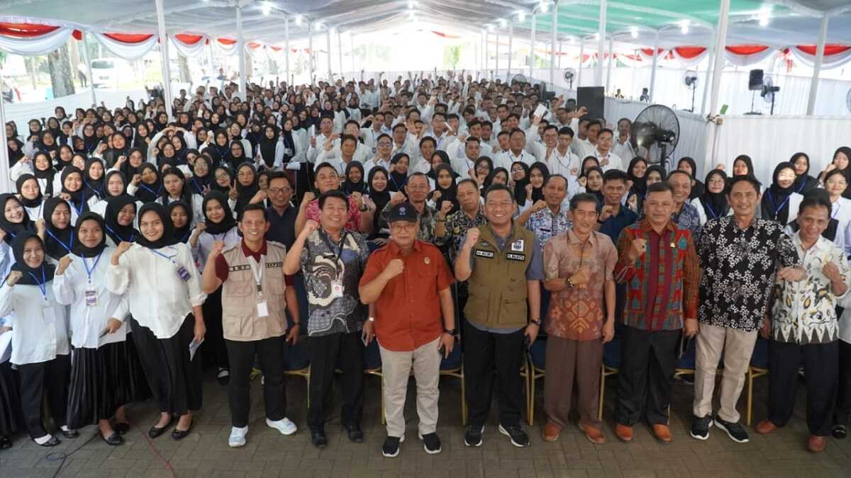 PJ. Walikota Tegal, Agus Dwi Sulistyantono saat tinjau pelaksanaan SKD di UNES Semarang, Minggu (27/10/2024). (Foto: Humas Pemkot Tegal)